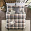 Courtepointe 6 pièces à chevrons, très grand / très grand, ton neutre, carreaux Buffalo, coussin avec tous les éléments neutres, imprimé, taies décoratives assorties et coussins décoratifs