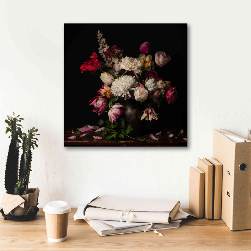 «Mums the Word» par Leah McLean,, H 18 po x l 18 po x P 0,75 po