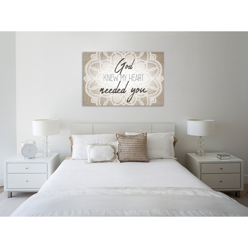 «God Knew» par Kimberly Allen, art textuel sur toile tendue, H 30 po x l 30 po x P 1,5 po