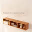 Tablette murale multi-grilles en bois de cerisier