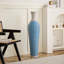 Vase décoratif tissé à la main pour une installation au sol avec un design polyvalent et une fabrication durable