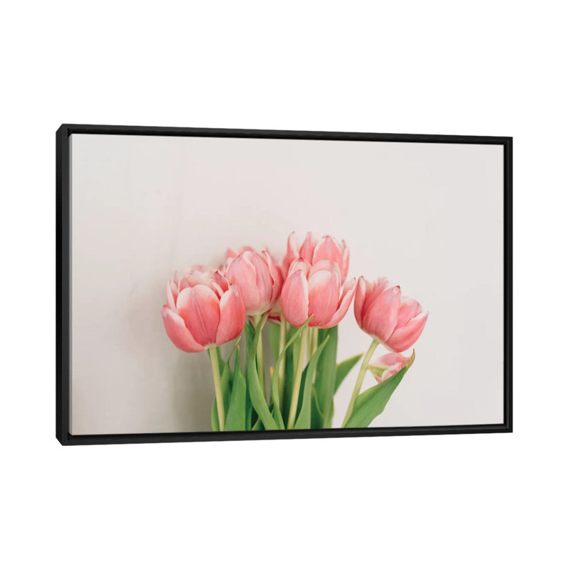 «Spring Tulips», reproduction de photo sur toile, H 18 po x l 26 po x P 1,5 po, Toile avec cadre noir, Pas de tapis