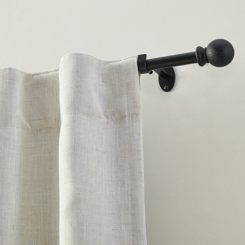 Tringle à rideaux réglable en fer forgé à la main de style rustique avec embouts martelés Gwyn, L 28 po x L 48 po, Fer forgé
