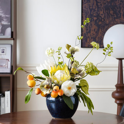 Ornements de fleurs simulées