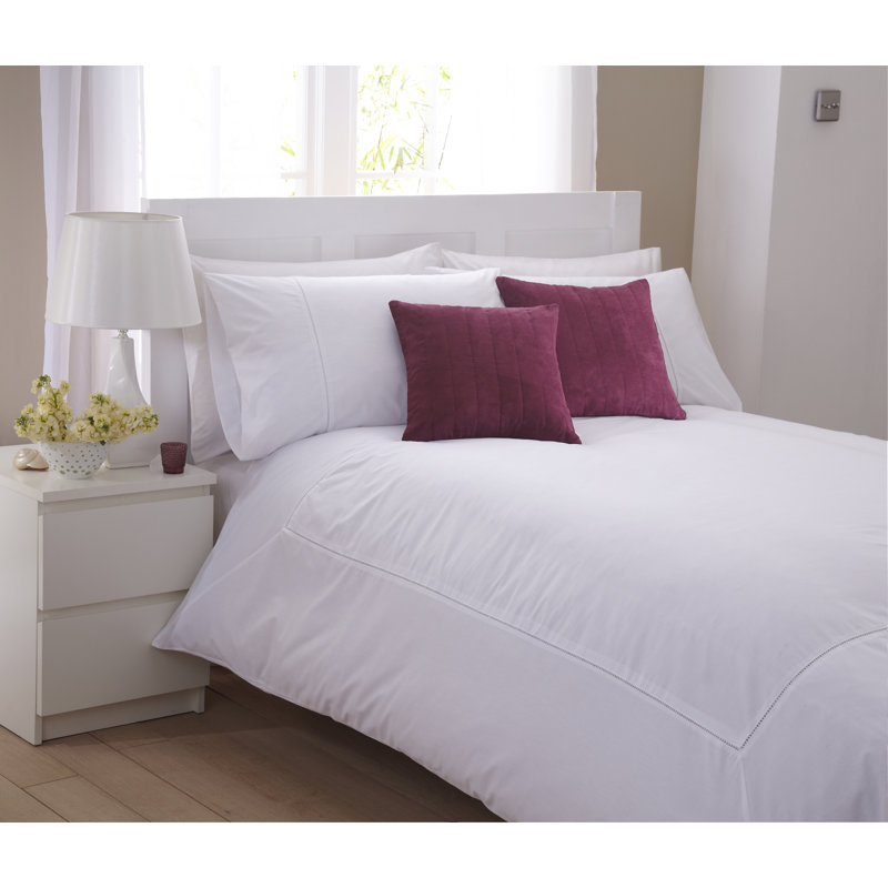 Delapaz Square Cushion Cover, Burgundy