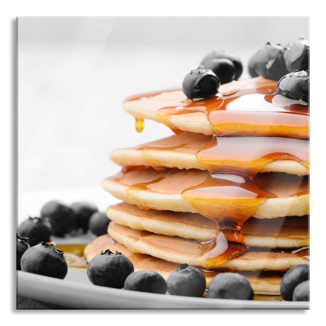 Glasbild-Pfannkuchen mit Sirup und Blaubeeren