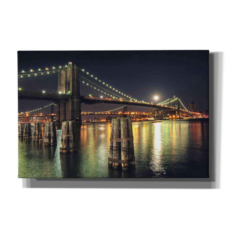 «Moon over Brooklyn» par Natalie Mikaels, reproduction sur toile tendue, H 12 po x l 18 po x P 0,75 po