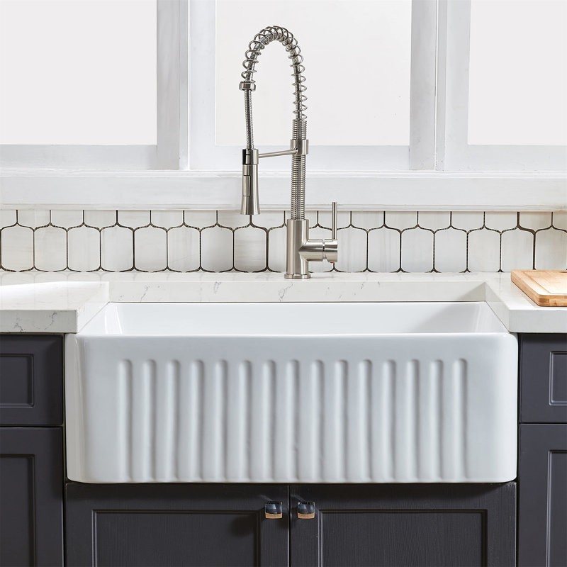 Évier de cuisine en argile réfractaire L 33 po x l 20 po avec grille et crépine Fireclay