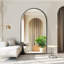 Grand miroir de plancher arqué pleine longueur-1095442195-1095442286