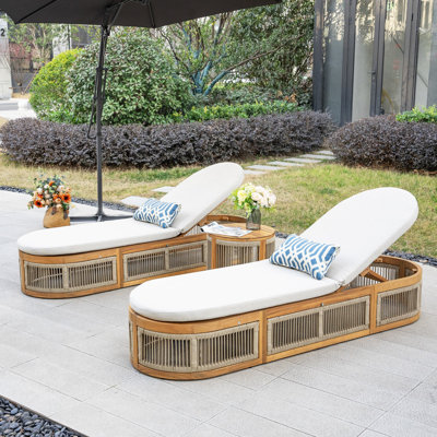 Ensemble de chaises longues d'extérieur inclinables avec coussins et table Karyne