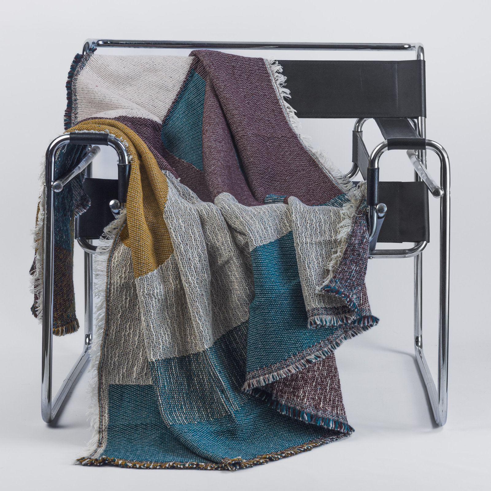 Navelina Thea Peacock Throw