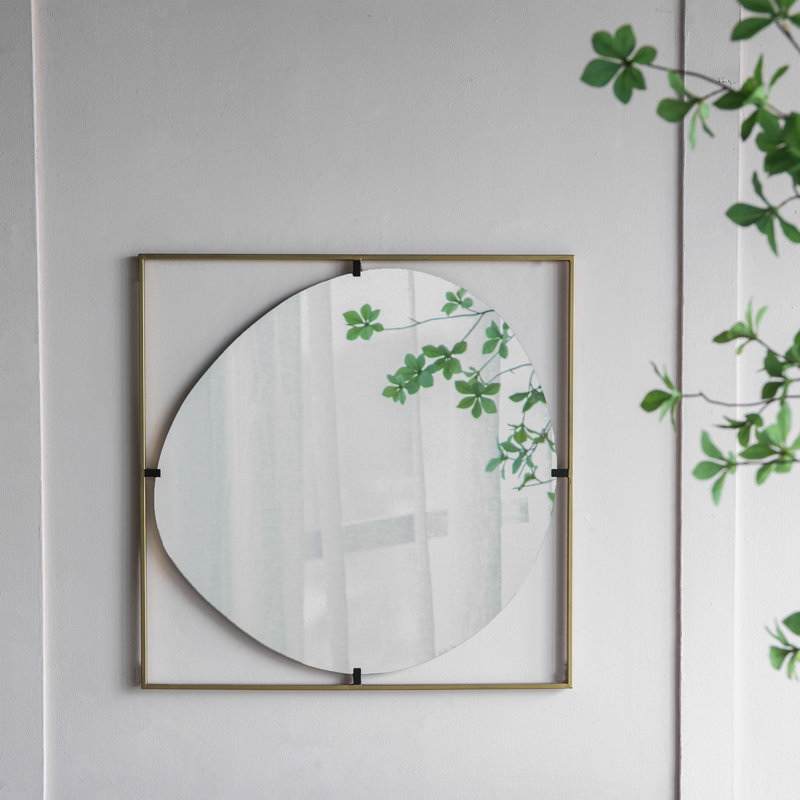 Miroir Poppy avec cadre en métal doré