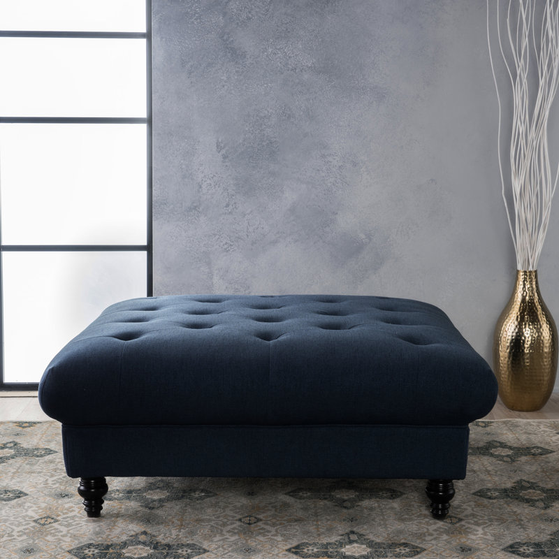 Kd - Bleu marine avec un tissu lisse au design simple