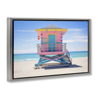 Cadre flottant Pastel Lifeguard Hut on Beach, design Creative Studio