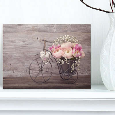 «Ranunculus Flowers in Bicycle Vase», photographie
