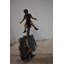 Statue en bronze d'enfants ludiques sur une balançoire à bascule, taille: 76 po x 27 po x H 59 po