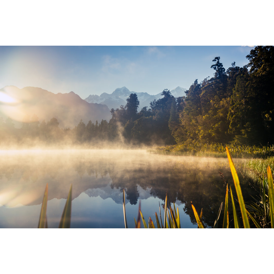 Lake Matheson Nature Panorama At Sunrise, New Zealand von Onfokus - Kunstdrucke auf Leinwand ohne Rahmen