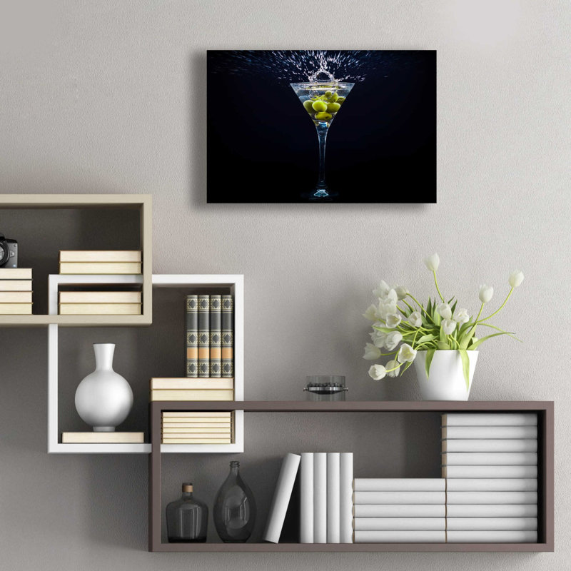 «Dirty Martini Splash» par Epic Portfolio, art mural en verre acrylique, H 16 po x l 24 po x P 0,2 po