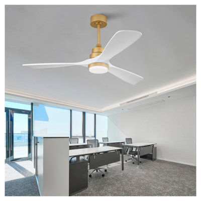 Ventilateur de plafond d'intérieur de 52 pouces avec lumière DEL à intensité variable, 3 pales en bois massif et télécommande, moteur à courant continu réversible - doré / blanc