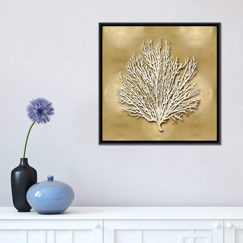«Sea Fan On Gold I» par Caroline Kelly - Reproduction numérique sur toile tendue sur châssis, H 37 po x l 37 po x P 1,5 po