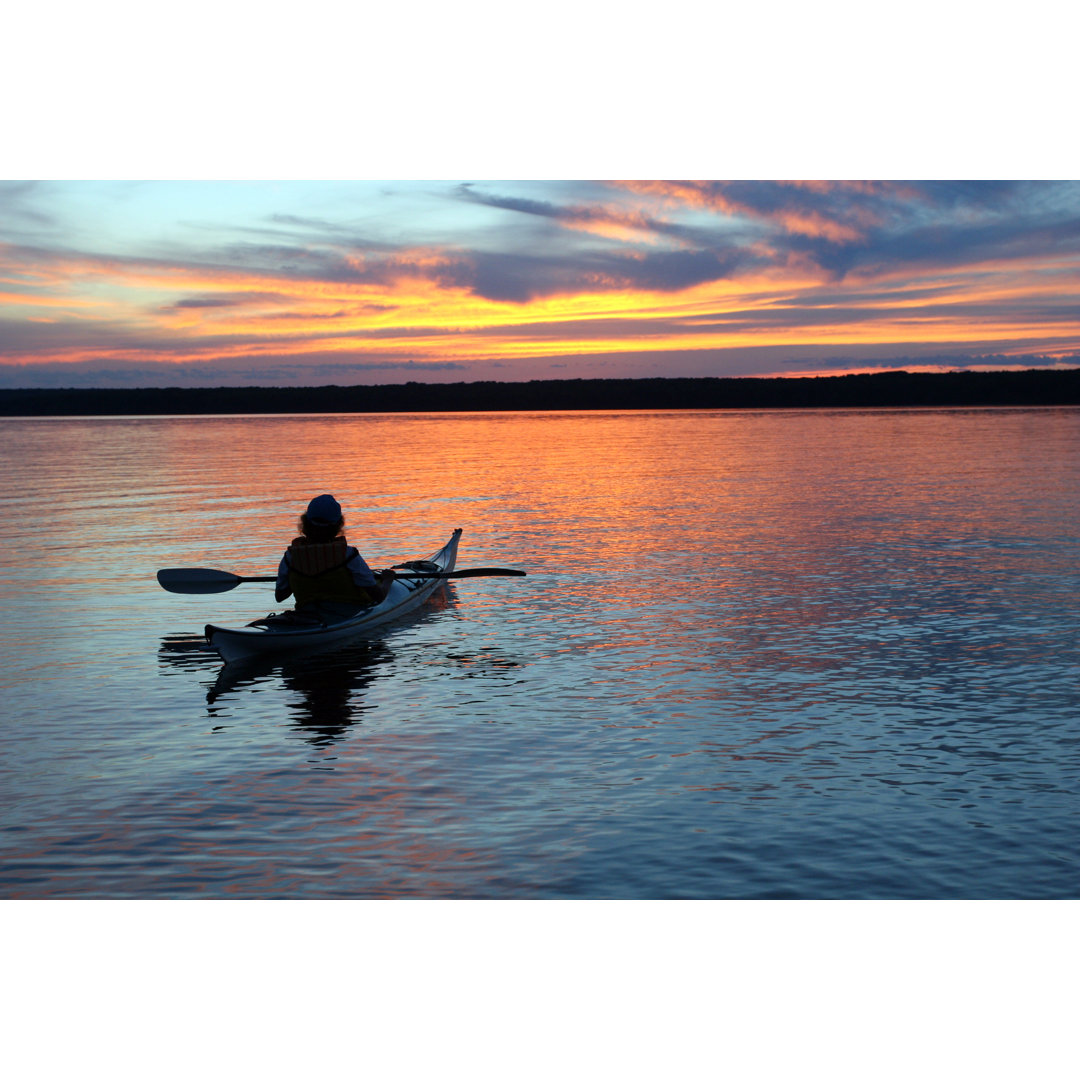 Sunset Kayaker von Filo - Kunstdrucke