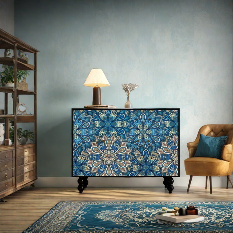 Armoire de rangement à trois portes avec design artistique
