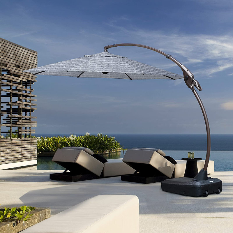 Parasol en porte-à-faux 11 pi avec base Hirst Modern