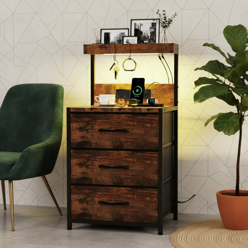 Ensemble de table de chevet double rétro brun, avec lumière DEL + station de charge de type C + trois tiroirs + crochets, grand style pour chambre à coucher / dortoir.
