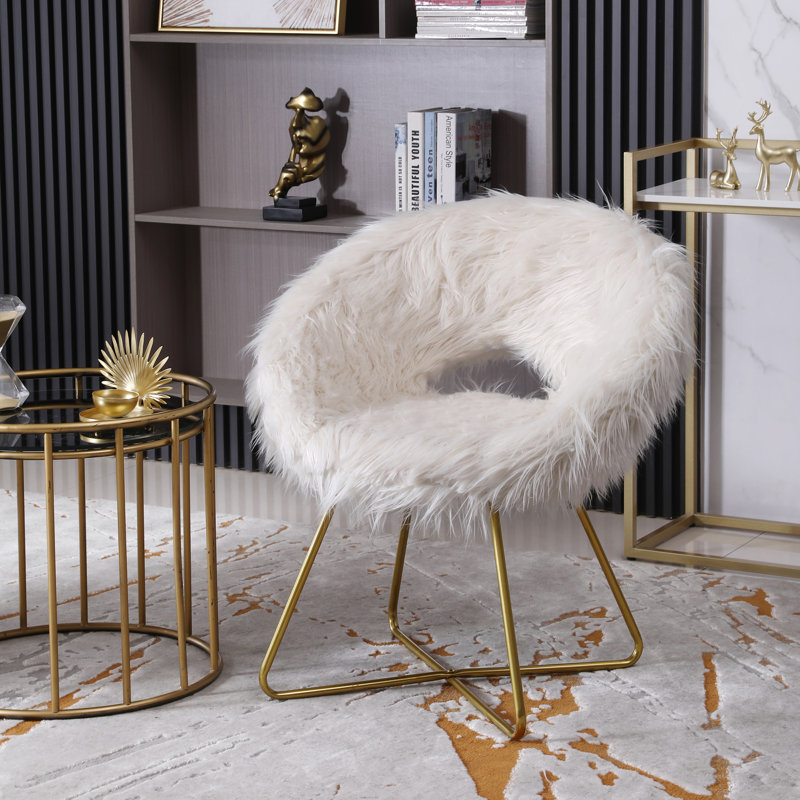 Chaise d'appoint rembourrée en fausse fourrure Slatina, Fausse fourrure blanche