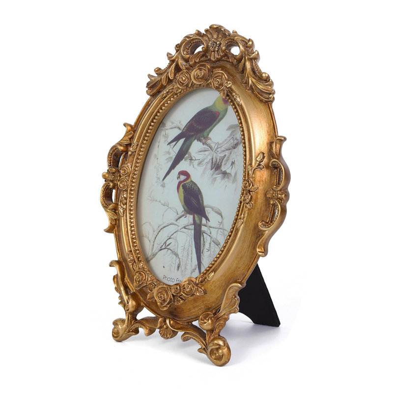 Cadre photo vintage rétro orné d'un cadre de table ovale antique avec façade en verre haute définition, galerie de photos à l'ancienne, or