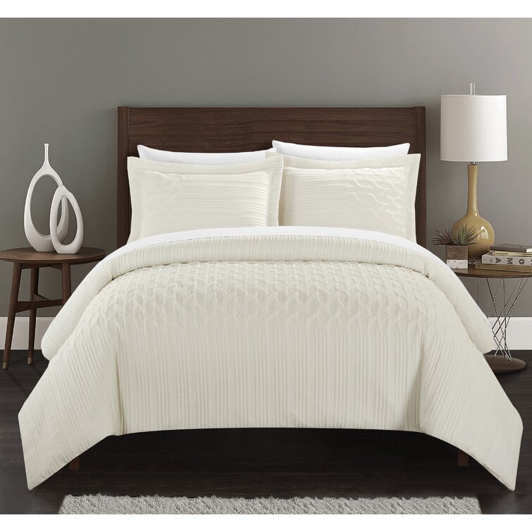 https://assets.wfcdn.com/im/37777643/resize-h755-w755%5Ecompr-r85/6260/62607858/Borst+Microfiber+Comforter+Set.jpg