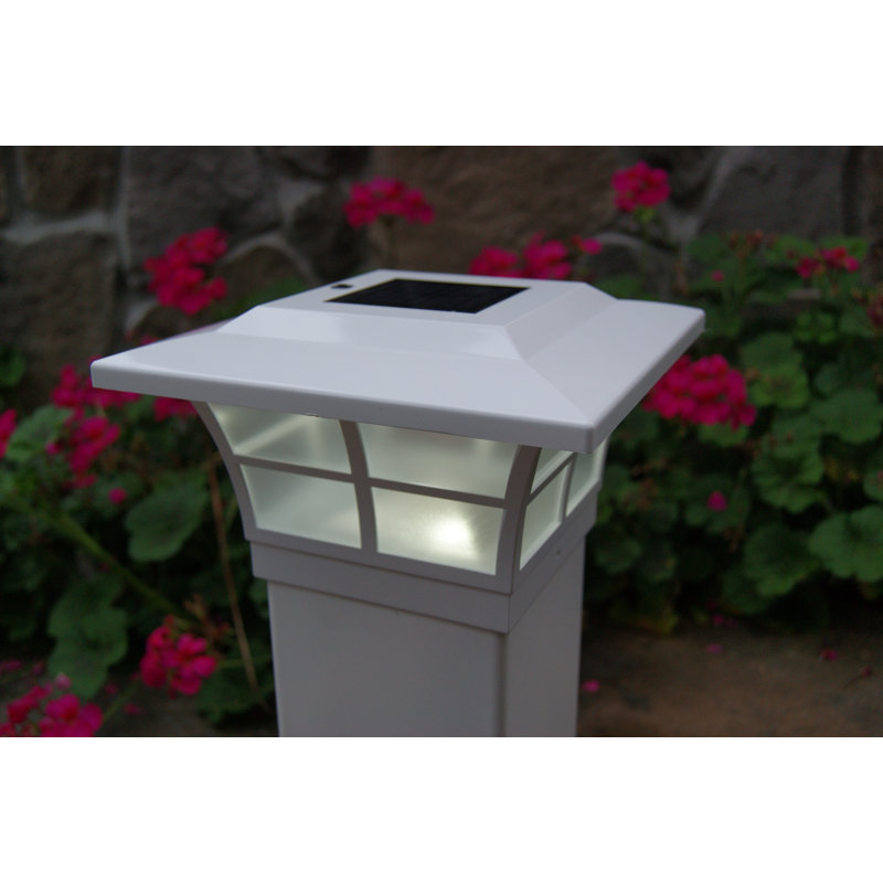 Éclairage de poteau de clôture à DEL intégrée à énergie solaire 4 po x 4 po avec adaptateur de base inclus Prestige, Cuivre