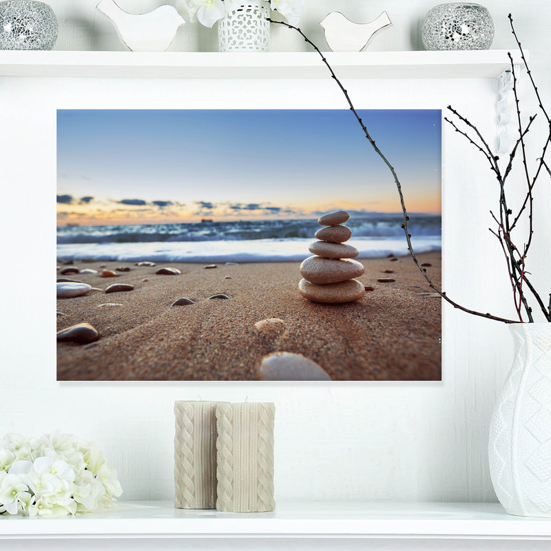 «Risa Stones Balance on Sandy Beach», photographie, H 20 po x l 20 po x P 1 po, Toile tendue