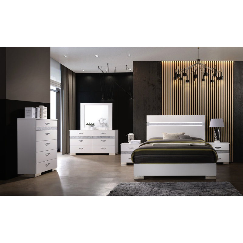 Grand lit moderne blanc ultrabrillant avec espace de rangement pratique pour une chambre supplémentaire élégante