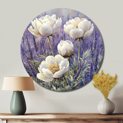 Pivoines dans le champ de lavande I - pivoines rondes, art mural en métal blanc traditionnel