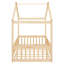 Lit simple avec clôture en bois et aire de jeux-131461056