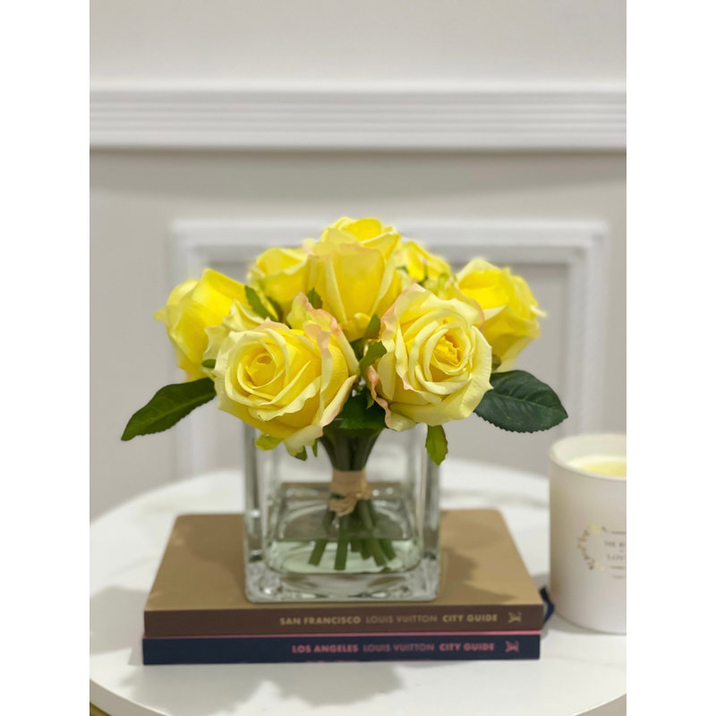 Arrangement potasse d'hortensias dans un vase, Jaune