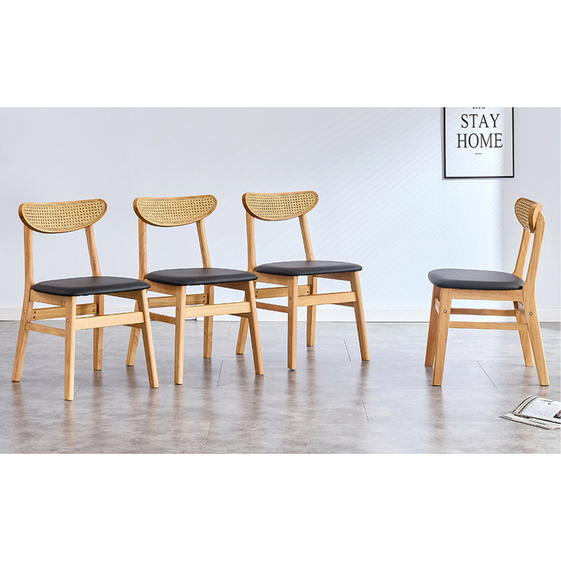 4 La chaise de salle à manger élégante et durable en bois massif, le petit dossier incurvé, le coussin en polyuréthane et la belle forme s'agencent parfaitement à n'importe quelle pièce et à un usage quotidien