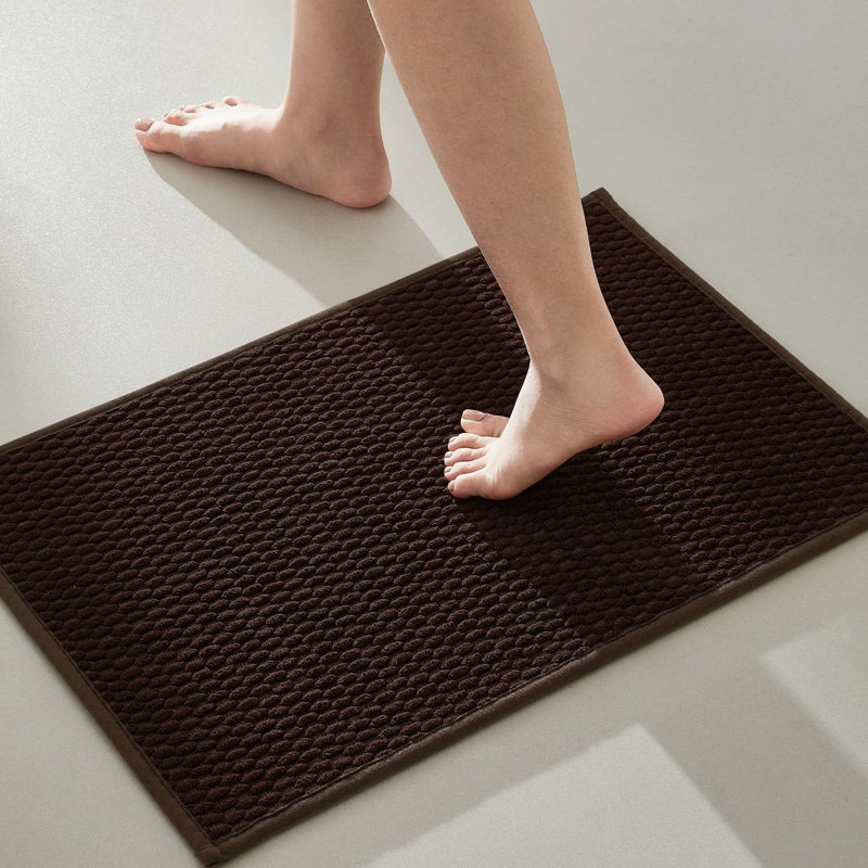 Tapis antidérapant pour salle de bain à séchage rapide 16 po x 24 po brun