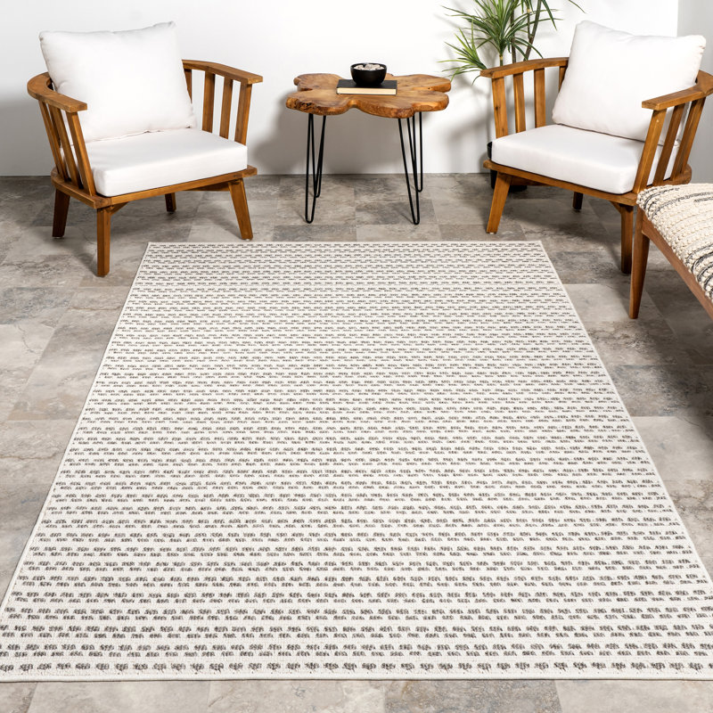 Halsey Geometric Indoor/Outdoor Area Rug, Rectangle 4' x 6'