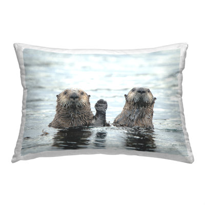 Coussin décoratif amusant "Peeking Otters" par Donna Bourdon