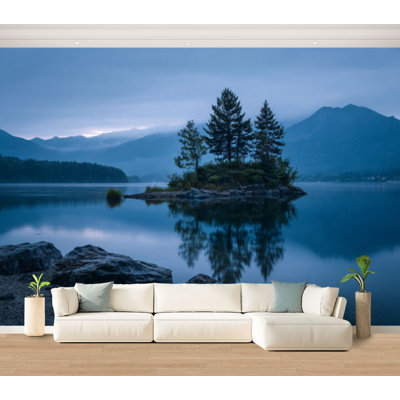 Papier peint adhésif autocollant Serene Lake Tree Island Mountain Backdrop