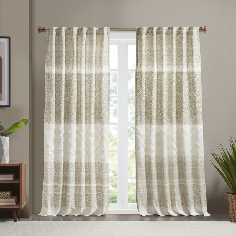 Panneau de rideau simple obscurcissant 50% 84 po avec chenille et doublure Mila Taupe Argyle, Pes