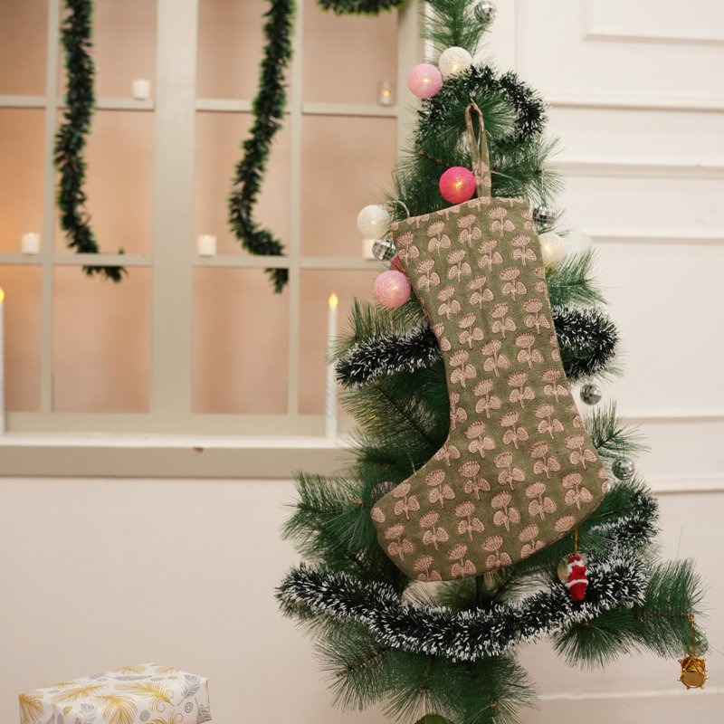 Chaussette de Noël artisanale en tissu imprimé à la main Fab Divine - Damru, H 16 po x l 6,5 po