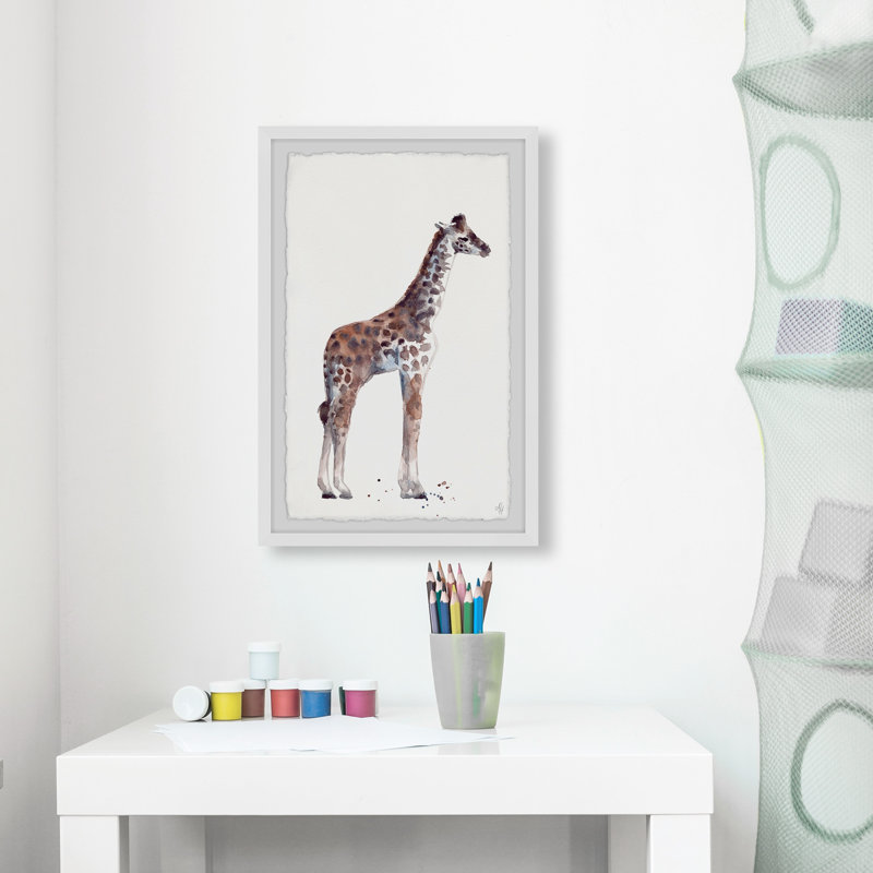 Carrie debout, grande girafe, reproduction encadrée, H 45 po x l 30 po x P 1,5 po