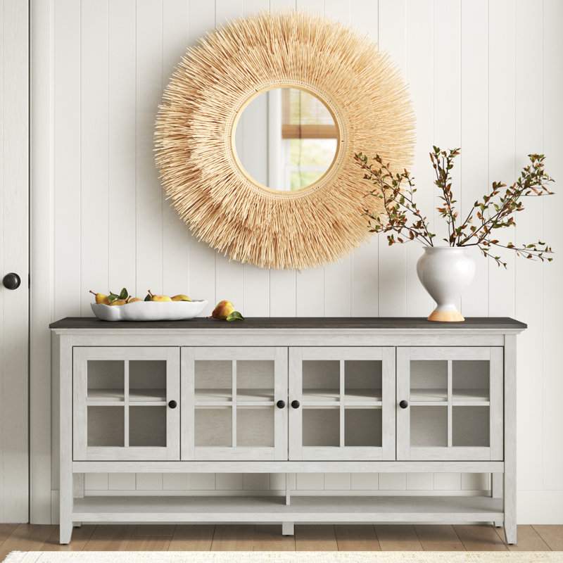 Buffet de 67,75 po de largeur avec portes en verre Alannah, Chêne Fairfax