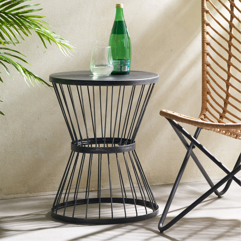 Charmante table d'appoint d'extérieur pour des moments de détente et des espaces élégants, Noir mat