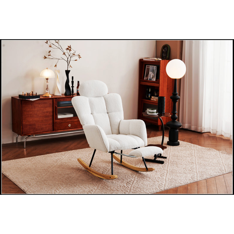 Chaise berçante rembourrée en tissu avec coussin et repose-pieds Teddy, Ivoire ivoire