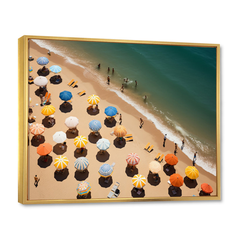 Vue aérienne du parasol de plage II - impression, Cadre flottant doré, H 16 po x l 32 po x P 1 po