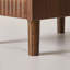Table de chevet cannelée en bois avec tiroir et rangement ouvert, paquet de 2-133677289